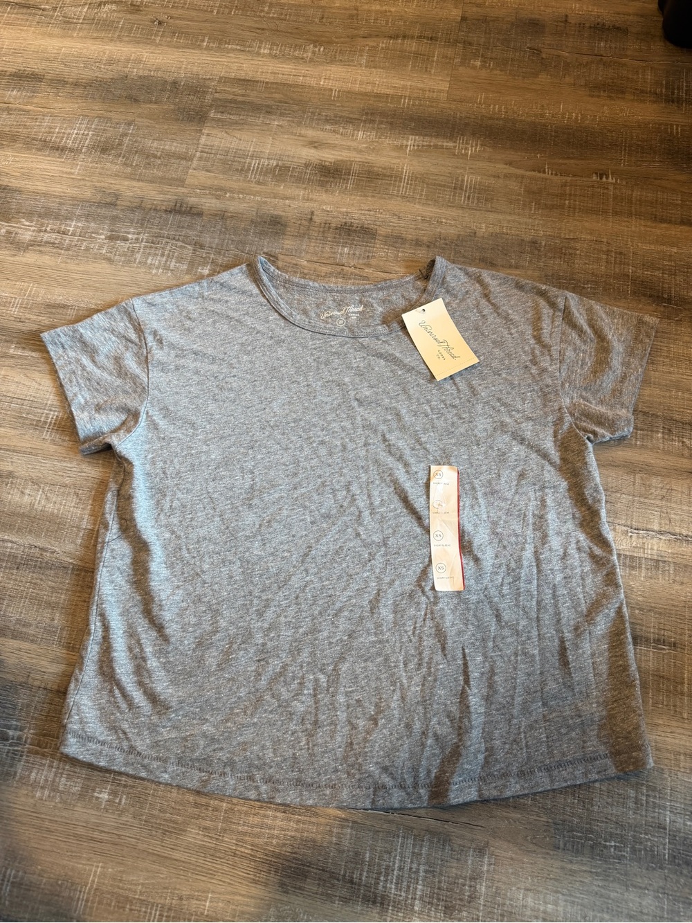 Universal Thread Women's Short Sleeve Crewneck Tee - Gray